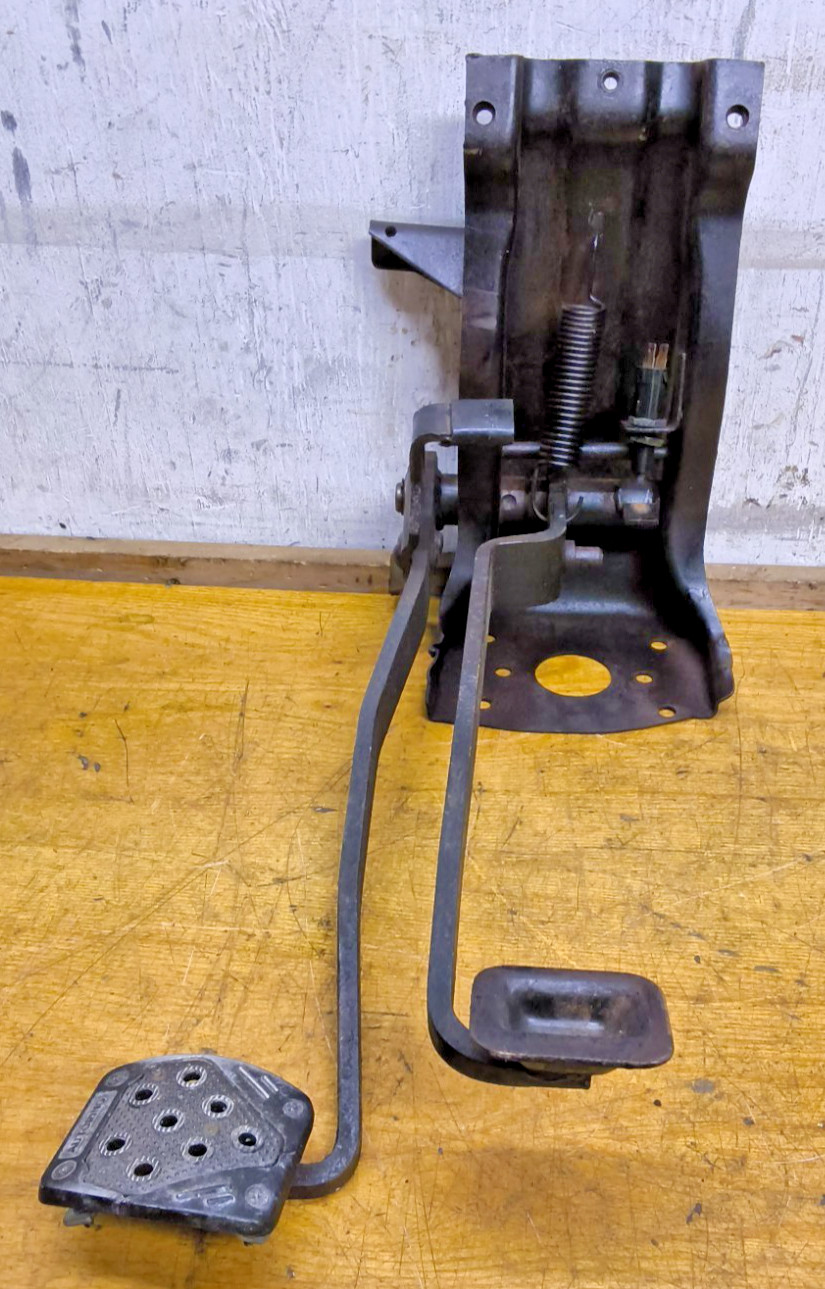 Jeep CJ 1976-1986 CJ5 CJ7 CJ8 Pedal Assembly Brake Clutch Pedals  #52