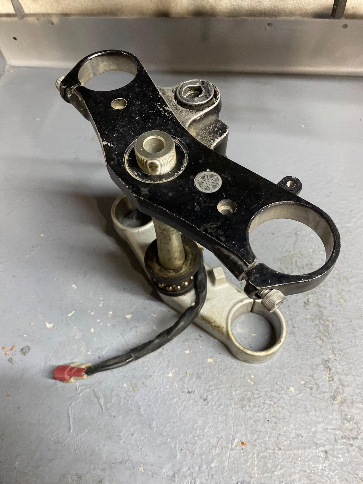 2007 2008 07 08 YAMAHA YZF R1 Top triple tree CLAMP YOKE WITH IGNITION NO KEY 2007 2008 07 08 YAMAHA YZF R1 Top triple tree CLAMP YOKE WITH IGNITION NO KEY