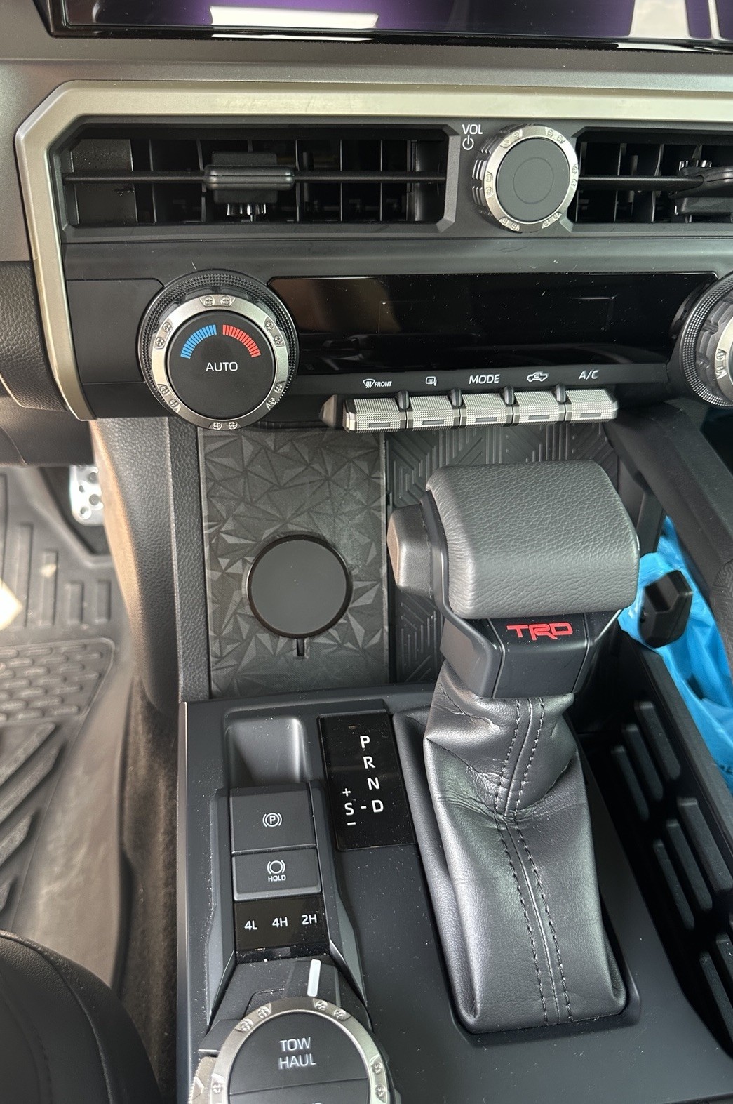 2024-2025 Toyota Tacoma   / 4Runner (Gen 6) Wireless Charging - CHARGER INCLUDED