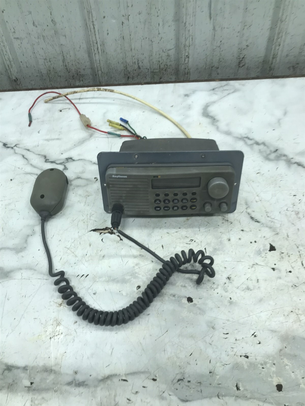 97 Cruisers Yachts Boat Raytheon Ray Marine Ray210 VHF radio