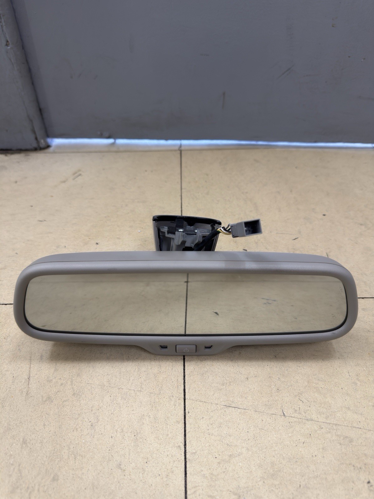 2009-2015 Audi Q7 Gray Interior Rear View Mirror Compass Auto Dimming 8R0857511A 2009-2015 Audi Q7 Gray Interior Rear View Mirror Compass Auto Dimming 8R0857511A