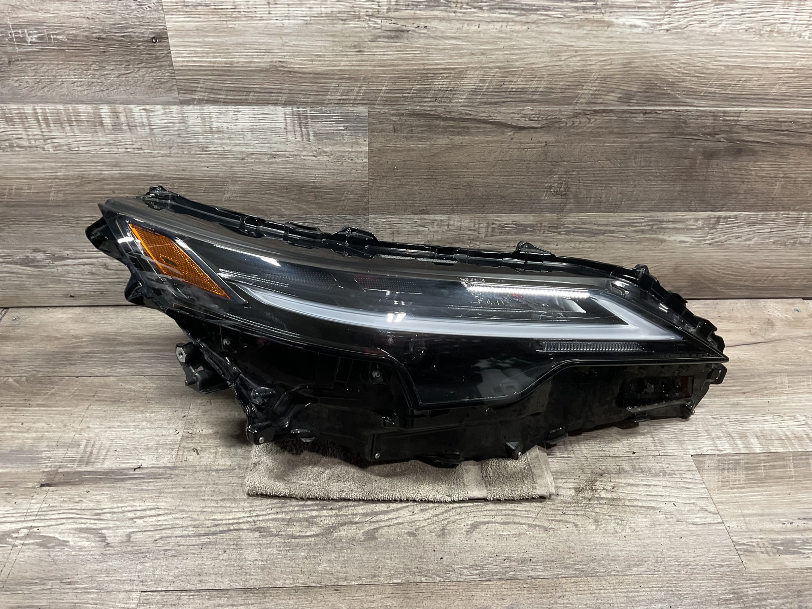 USED - 2023-2025 Lexus RX350 R Headlamp LED - OEM