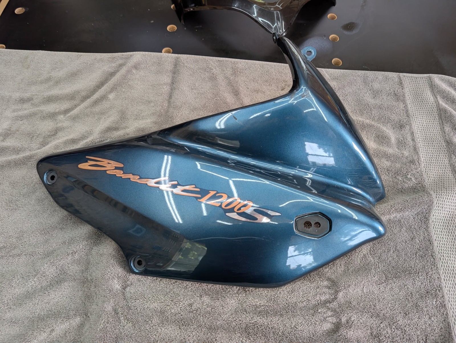 2001-2005 Suzuki Bandit 1200S GSF1200S OEM Right Side Fairing Cowl 94401-32F00