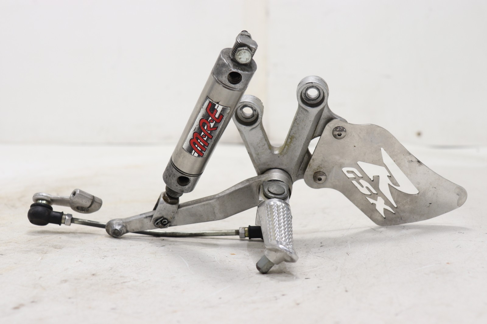 01-05 SUZUKI GSXR 600 OEM RIGHT REARSET REAR SET FOOT PEG MURDOCH MRE AIRSHIFTER