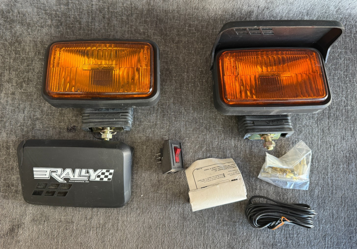 Vintage Rally Amber Euro Quartz Halogen Fog Lights No 3106 Covers Wire Kit