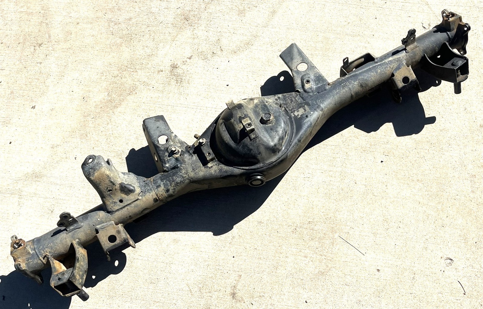 2001-2002 Toyota 4Runner Rear Axle Housing w/ ABS Very Little Surface Rust Empty