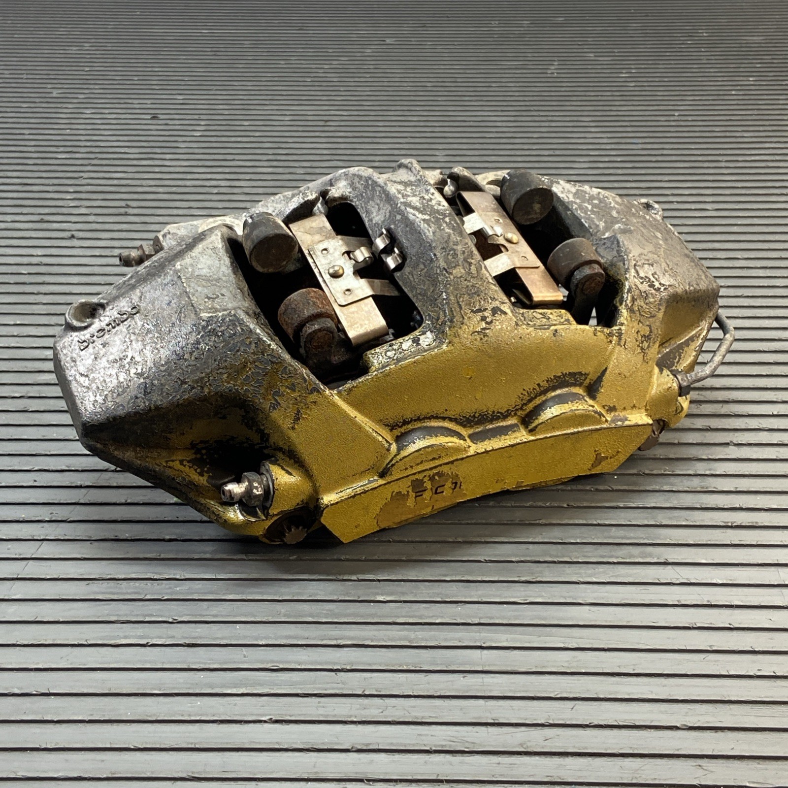 2021-2025 Porsche 911 Turbo 992 Brake Caliper Yellow PCCB Rear Right OEM *NOTE*