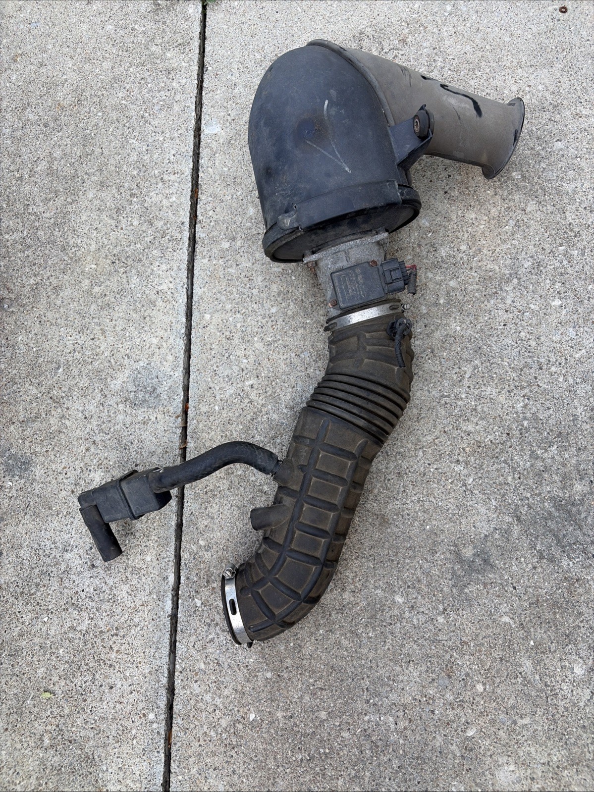 1996-1998 Ford Mustang 4.6L GT Air Intake Rubber Tube Filter Box Unit 1996-1998 Ford Mustang 4.6L GT Air Intake Rubber Tube Filter Box Unit