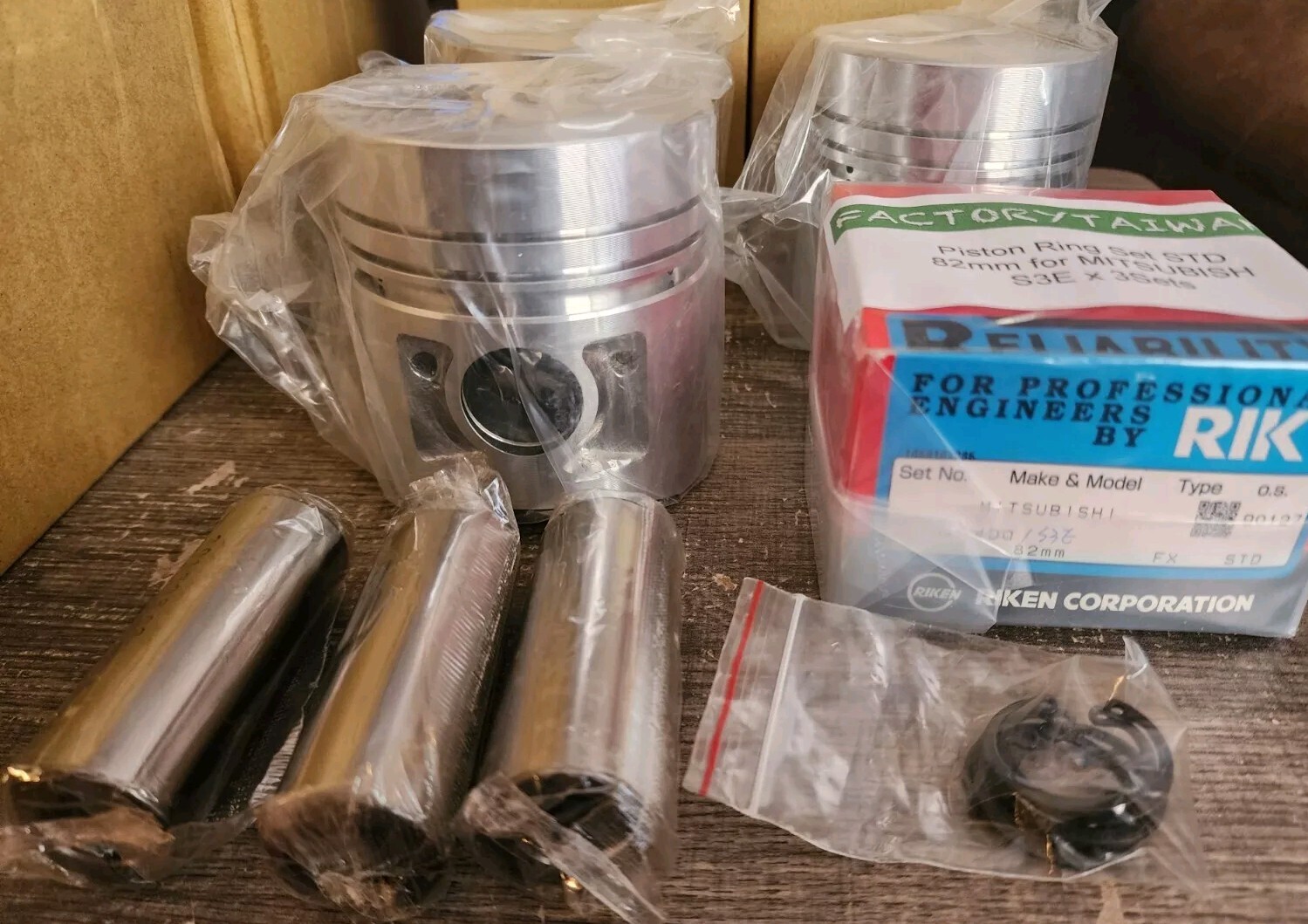 Piston + Ring Set STD 82mm for MITSUBISHI S3E Engine x 3Sets Piston + Ring Set STD 82mm for MITSUBISHI S3E Engine x 3Sets