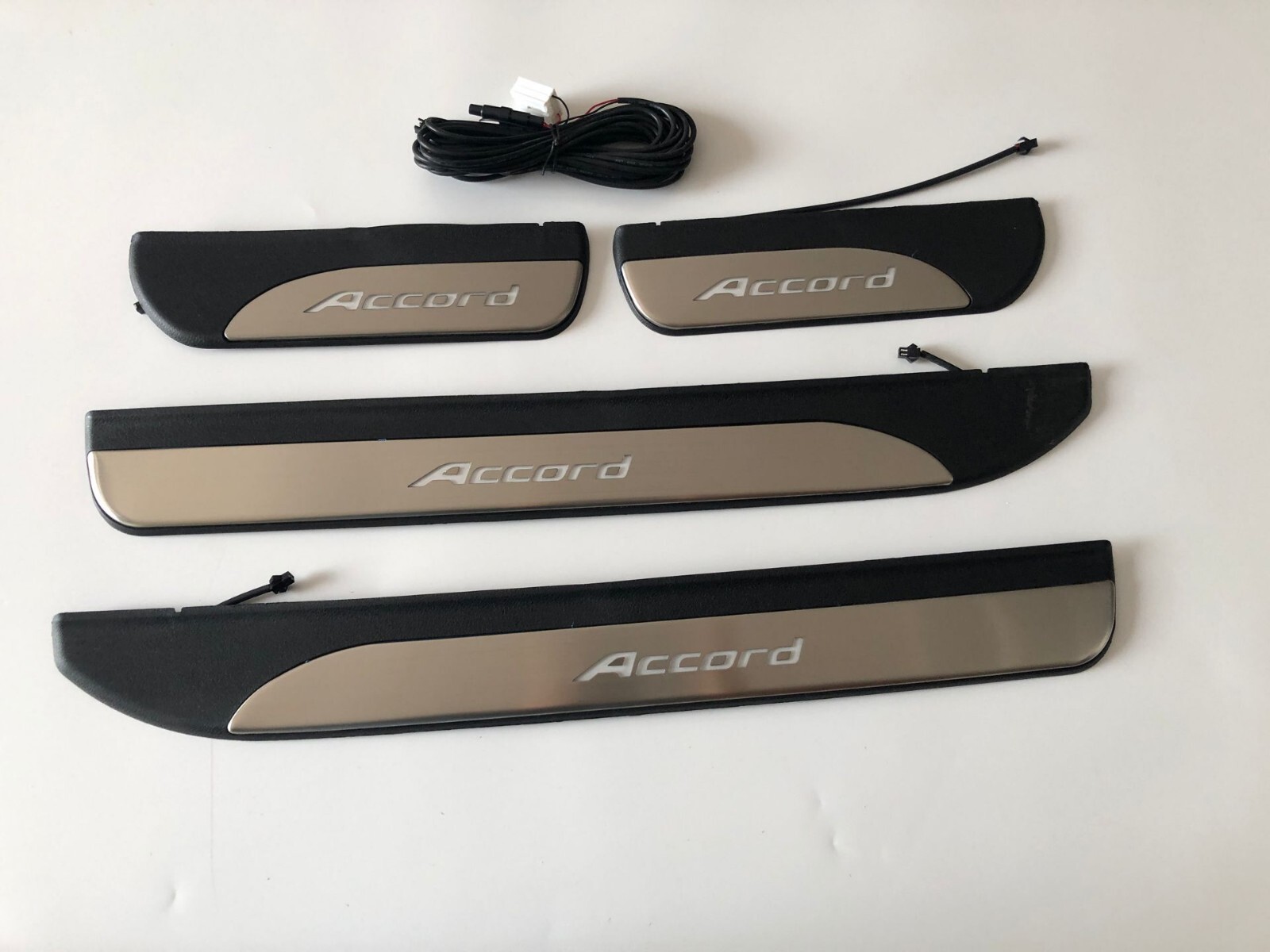 For Honda Accord 2014-2017 LED Light Stainless Steel Outer Door Sill Plate Guard For Honda Accord 2014-2017 LED Light Stainless Steel Outer Door Sill Plate Guard