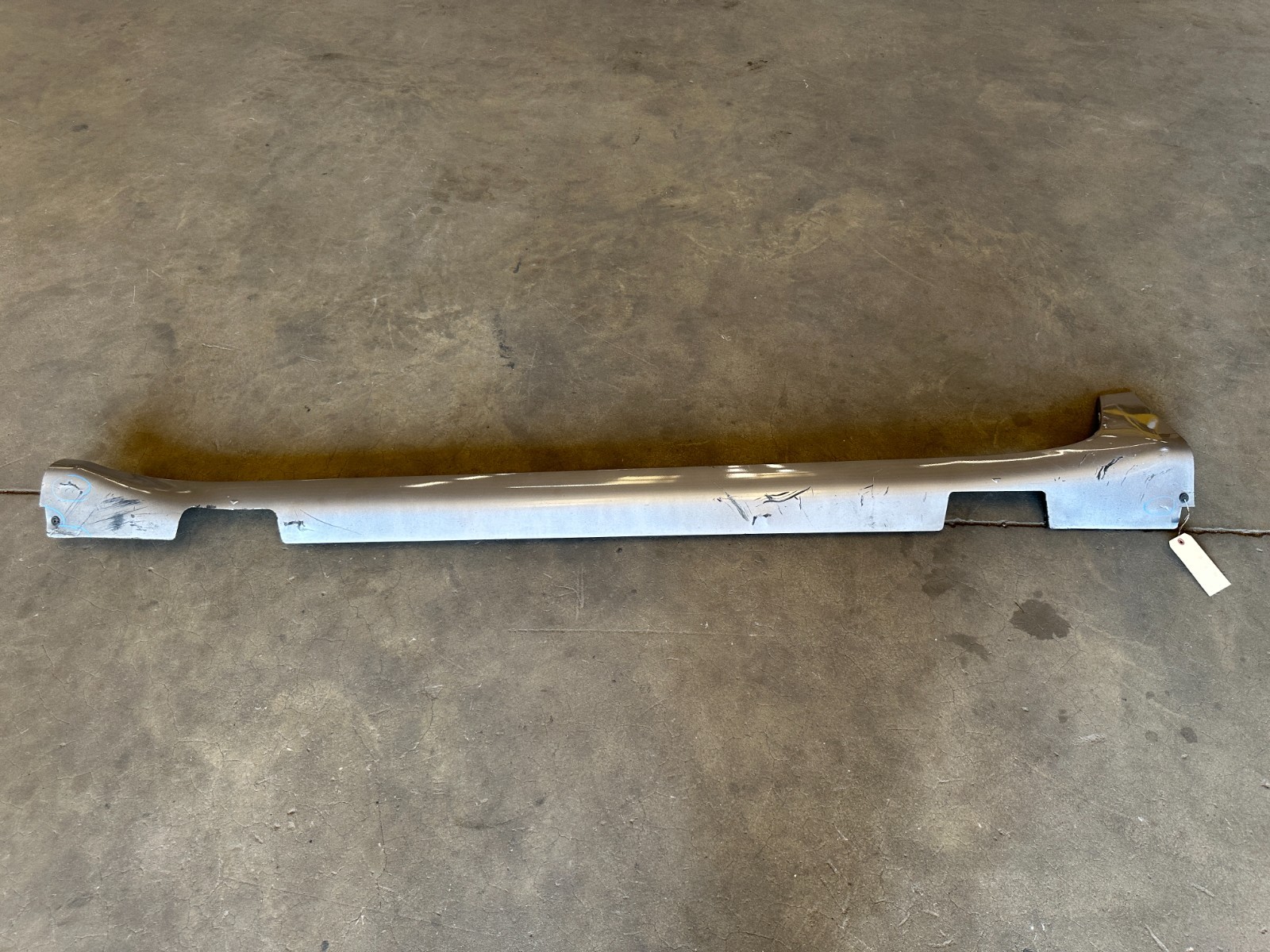 17-25 CHRYSLER PACIFICA LEFT LOWER SKIRT SIDE ROCKER PANEL MOLDING, OEM LOT3699 17-25 CHRYSLER PACIFICA LEFT LOWER SKIRT SIDE ROCKER PANEL MOLDING, OEM LOT3699