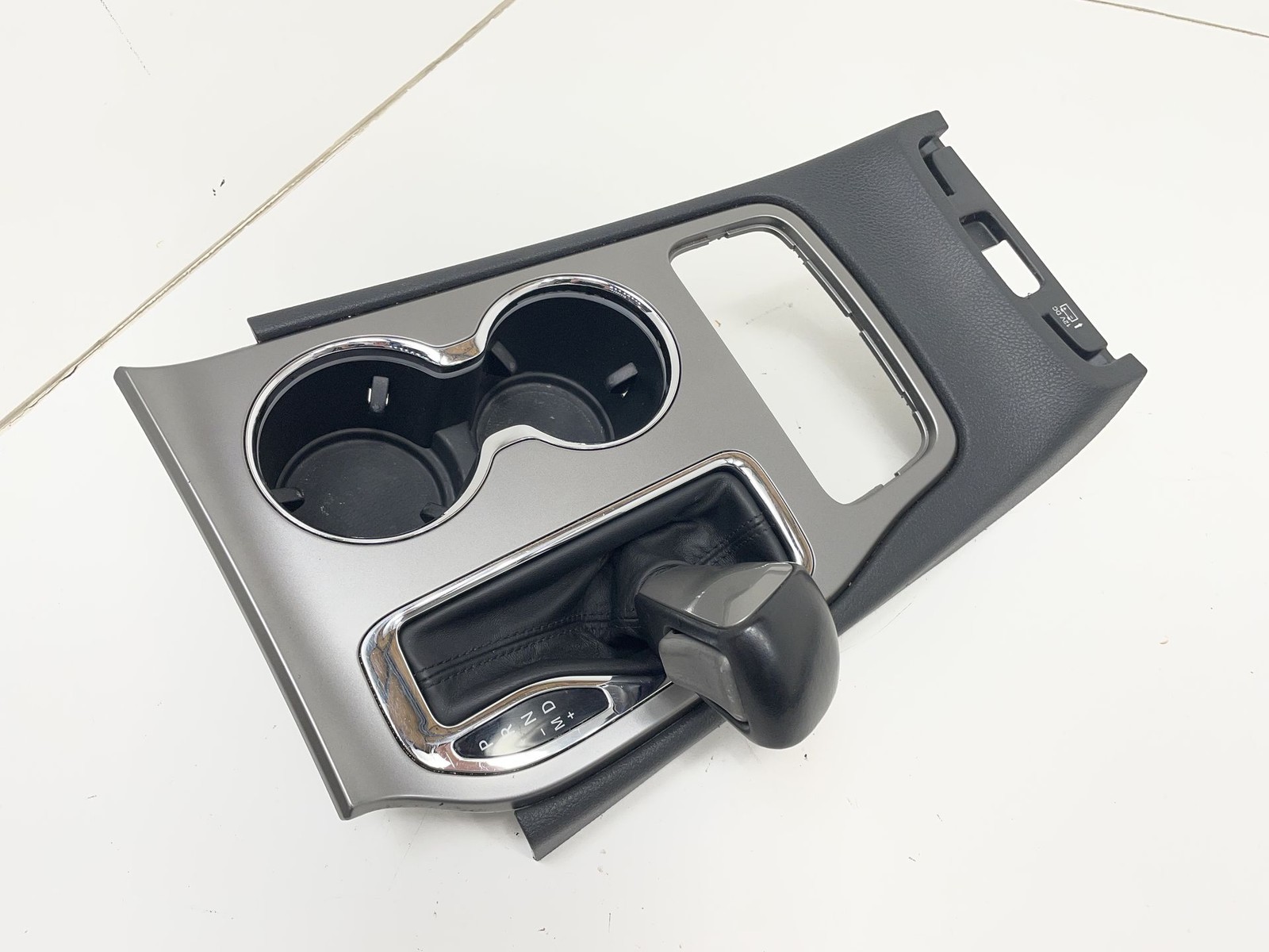 2016-2021 Jeep Grand Cherokee Center Console & Shifter Knob & Cup Holder OEM