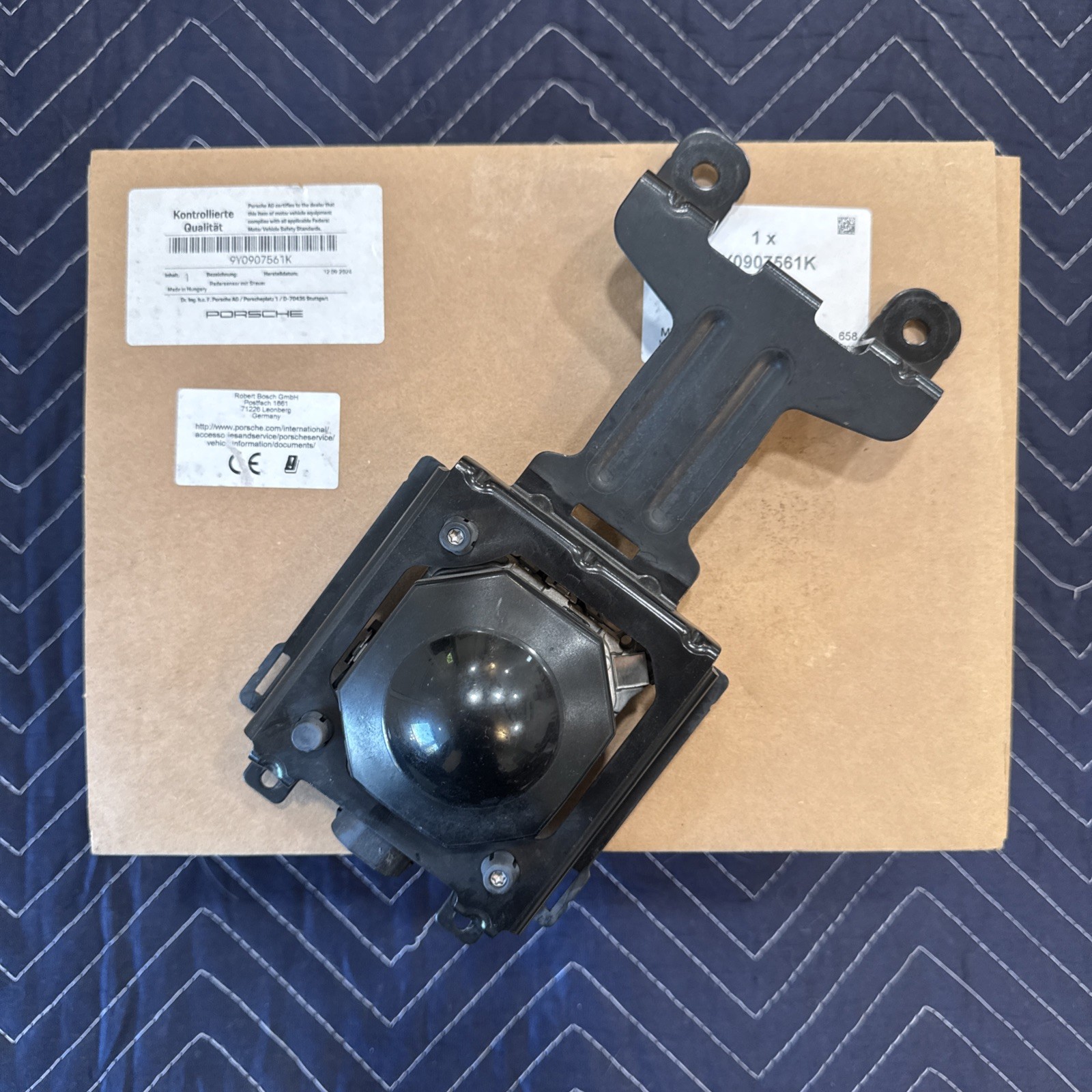 2020-2023 Porsche Cayenne Cruise Control Distance Radar Sensor 9Y0907561K OEM A1 2020-2023 Porsche Cayenne Cruise Control Distance Radar Sensor 9Y0907561K OEM A1