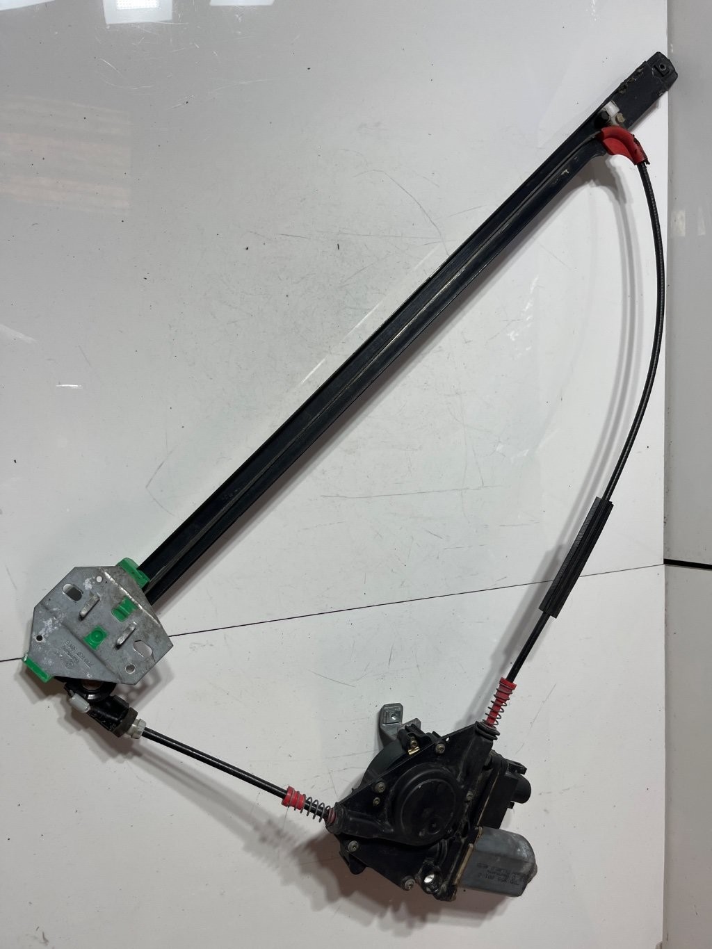 97-03 Volkswagen Eurovan T4 Front left electric window regulator assembly 97-03 Volkswagen Eurovan T4 Front left electric window regulator assembly