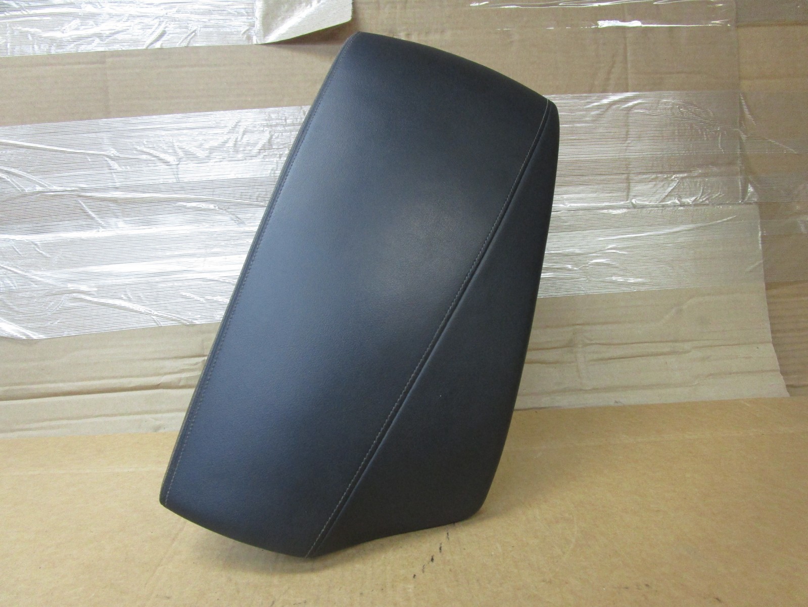 19-25 Infiniti QX50 Armrest Center Console Arm Rest Black Leather 2019-2025 19-25 Infiniti QX50 Armrest Center Console Arm Rest Black Leather 2019-2025
