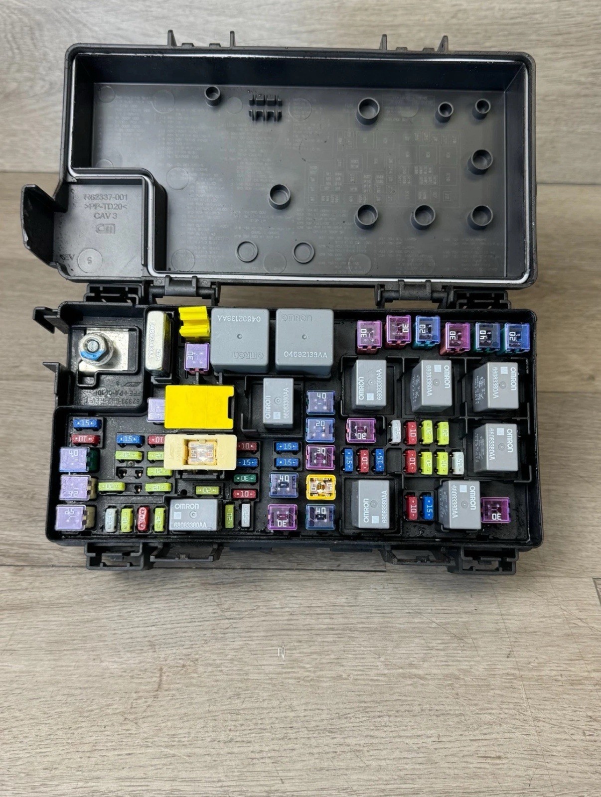 OEM 2011 Jeep Grand Cherokee Durango  Totally Integrated Fuse Box 04692316A1