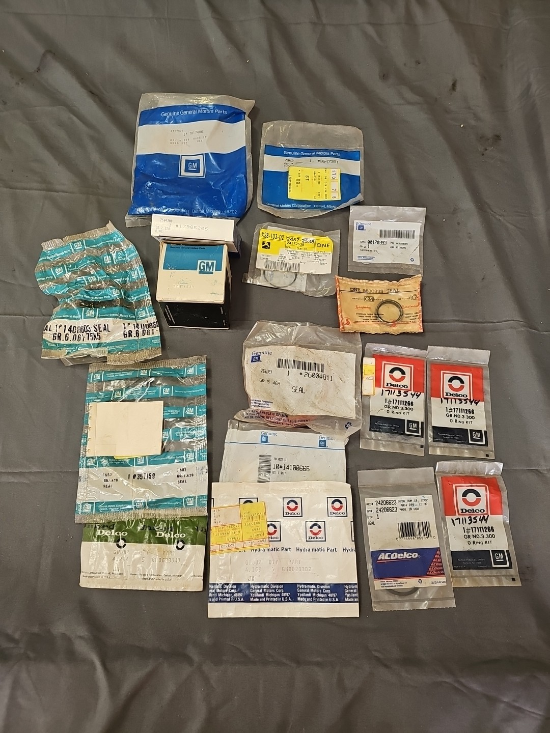 NOS OEM LOT OF 17 SEALS WASHERS AND O RINGS IN ORIGINAL PACKAGES NOS OEM LOT OF 17 SEALS WASHERS AND O RINGS IN ORIGINAL PACKAGES