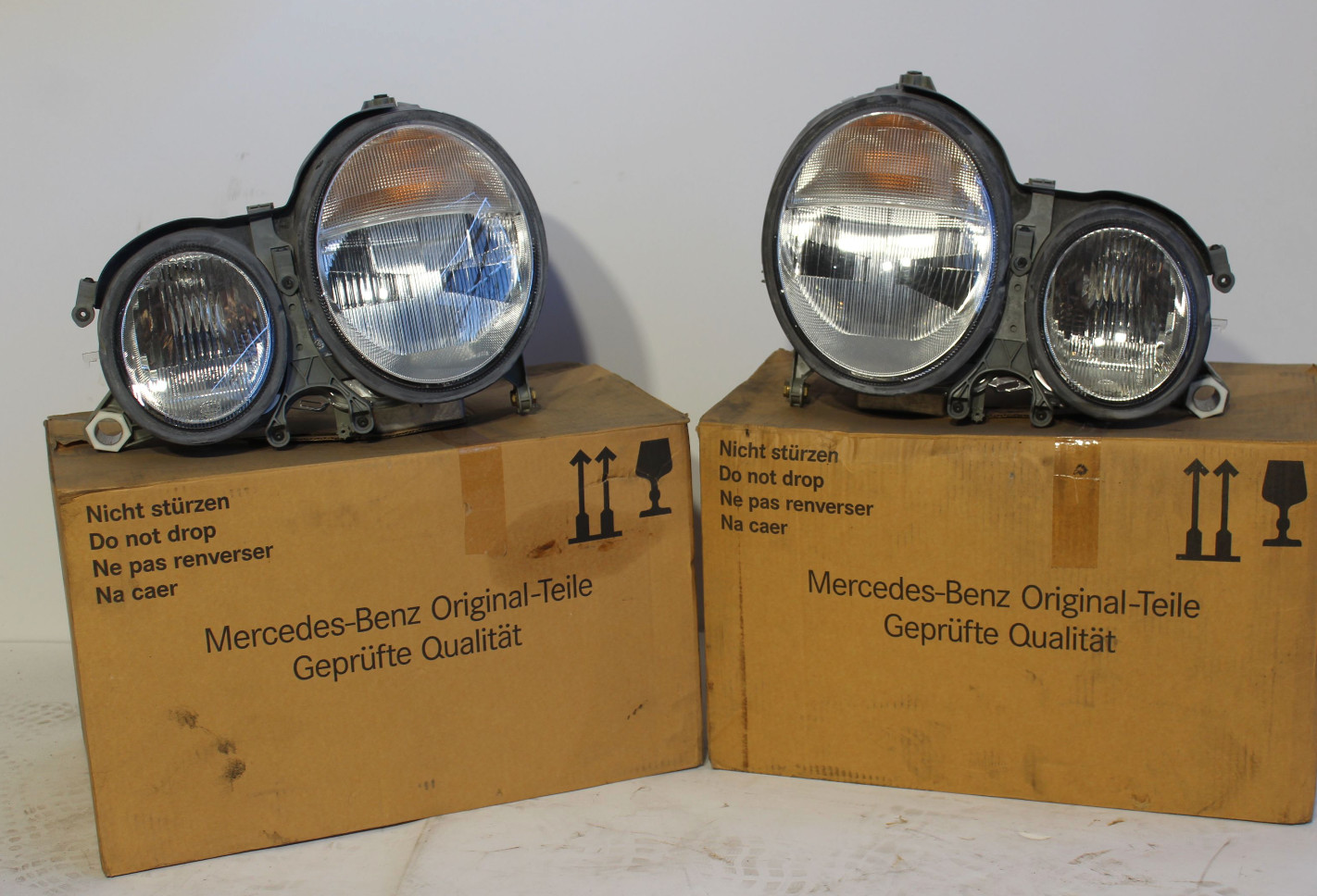 00-02 Mercedes-Benz W210 Left & Right Xenon Headlight Assemblies 210 820 4061 00-02 Mercedes-Benz W210 Left & Right Xenon Headlight Assemblies 210 820 4061
