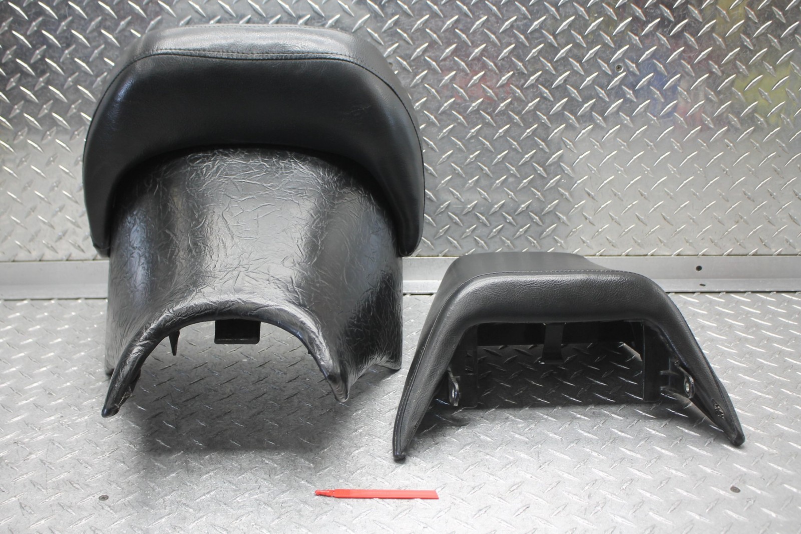 1994 YAMAHA VMAX 1200 VMX1200 FRONT & REAR SEAT SADDLE SET