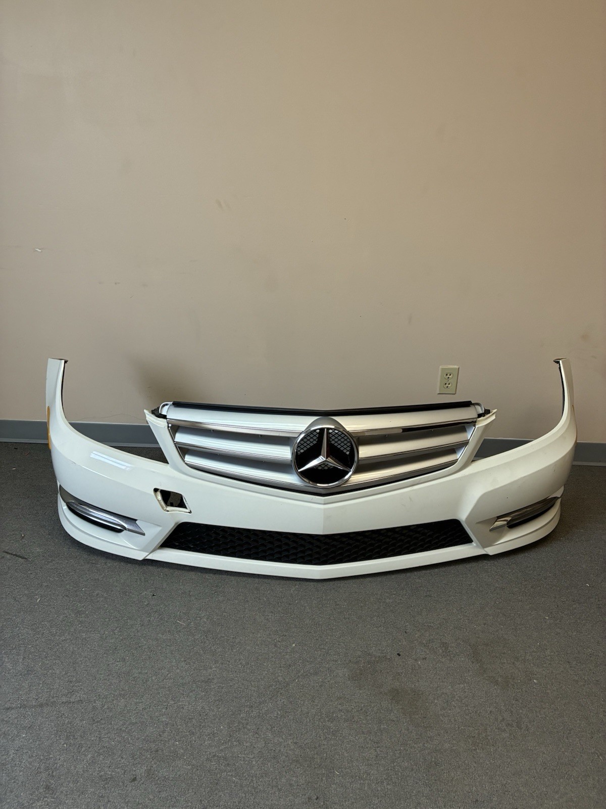 2012 2013 2014 MERCEDES C250 C300 W204 COMPLETE FRONT BUMPER COVER OEM 12 13 14 2012 2013 2014 MERCEDES C250 C300 W204 COMPLETE FRONT BUMPER COVER OEM 12 13 14