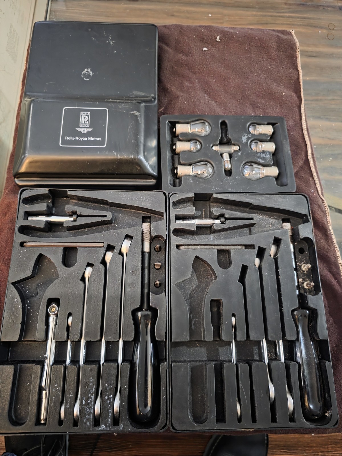 Rolls-Royce Factory Original Tool Kit - 2 trays w/bulbs Rolls-Royce Factory Original Tool Kit - 2 trays w/bulbs
