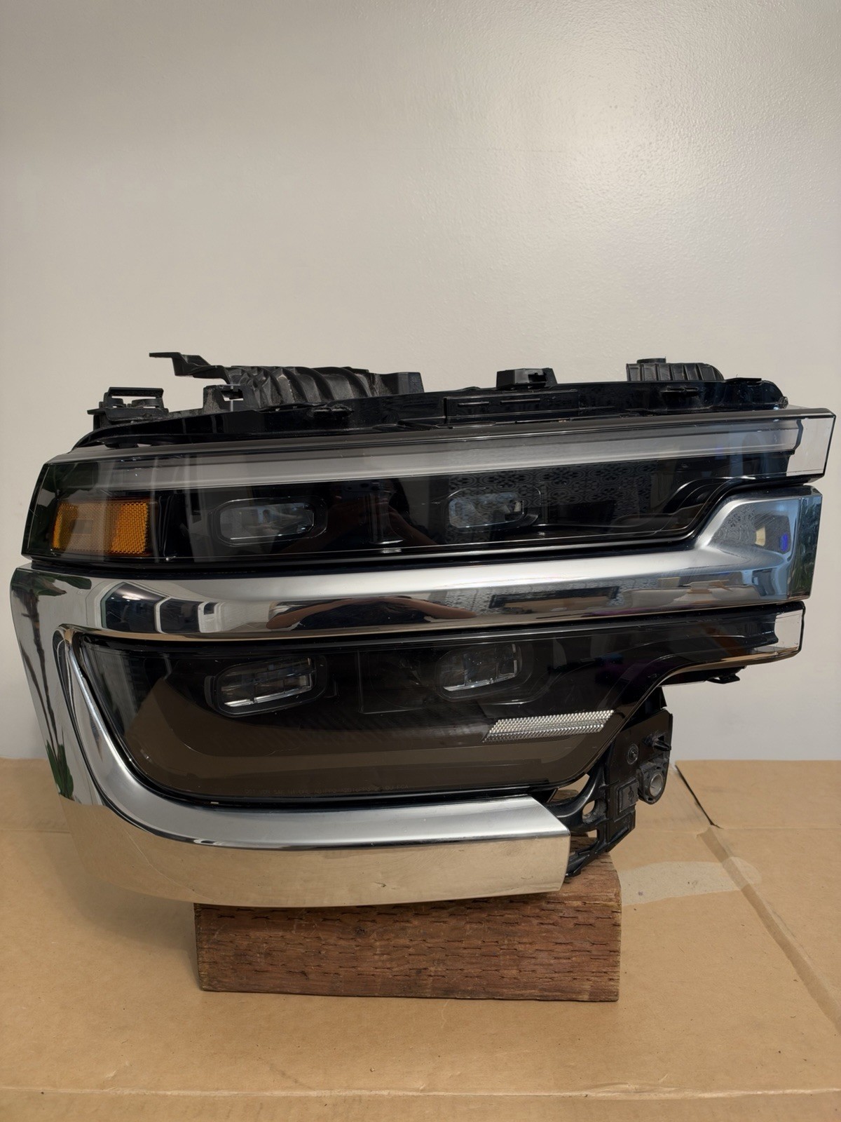 2025 26 Dodge Ram 2500 3500 Right LED Proj Style Headlight Used OEM P68592402AC