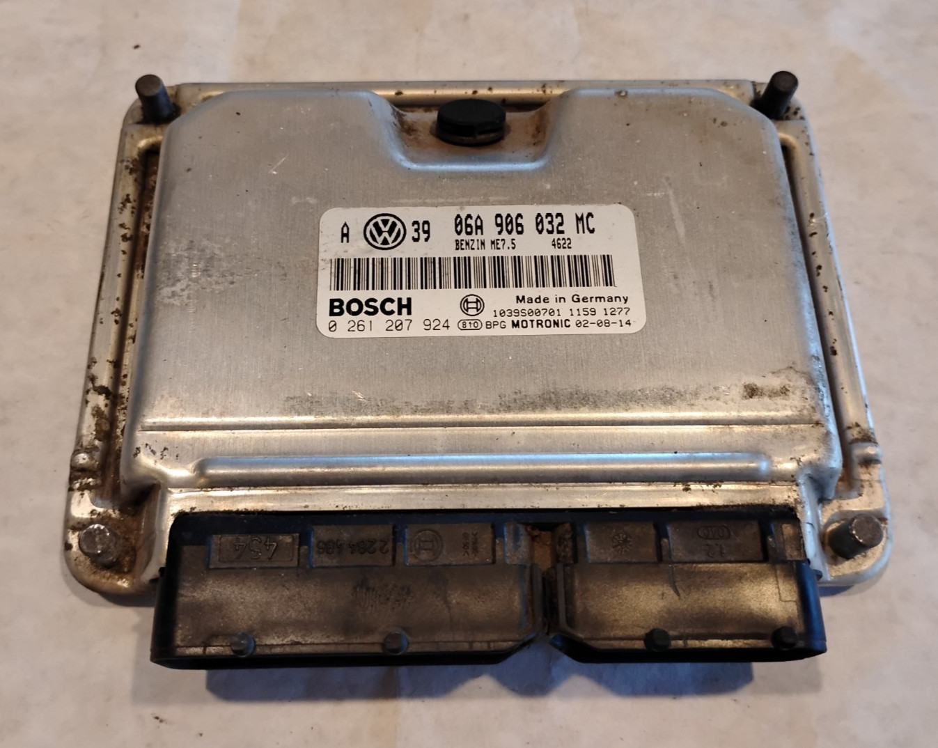 2003-2005 Volkswagen Jetta - 2.0L - ECM ECU - # 06A 906 032 MC 2003-2005 Volkswagen Jetta - 2.0L - ECM ECU - # 06A 906 032 MC