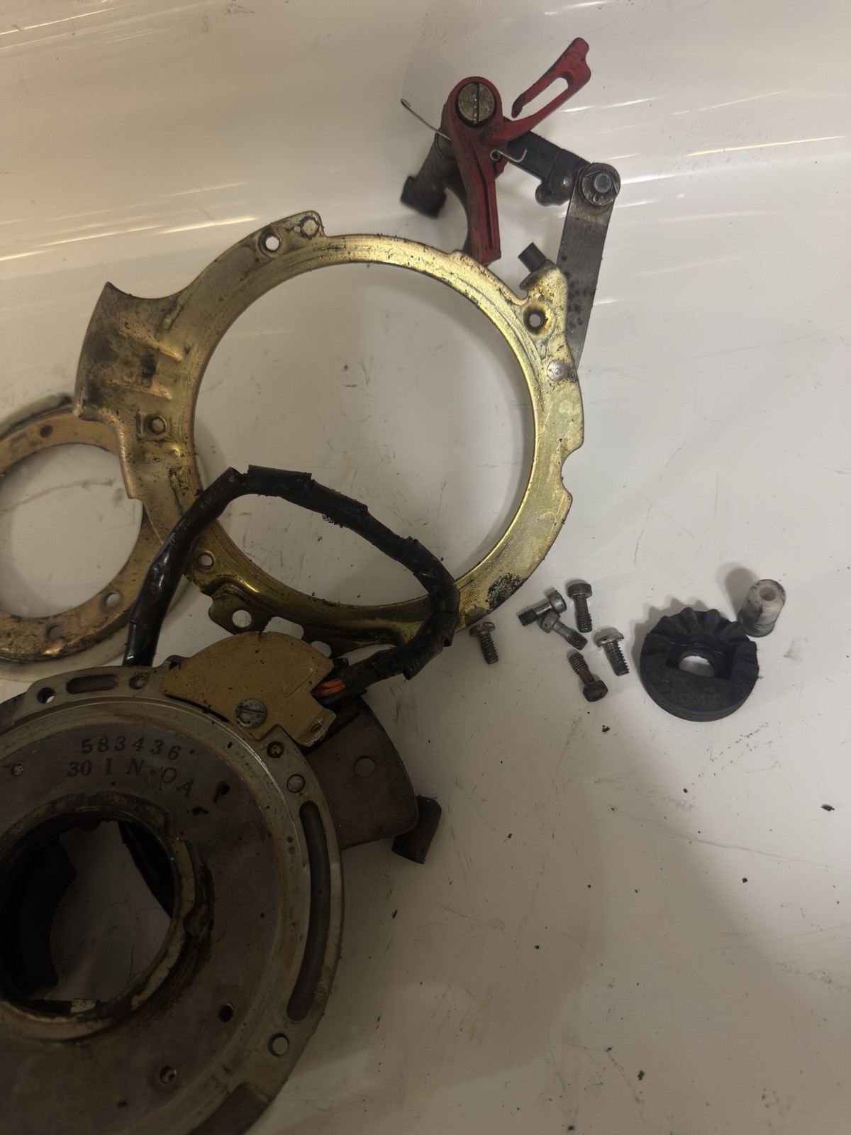 1989 Johnson Evinrude 9.9 15 HP Stator Ignition Plate Power Pack 583667 OEM 1989 Johnson Evinrude 9.9 15 HP Stator Ignition Plate Power Pack 583667 OEM