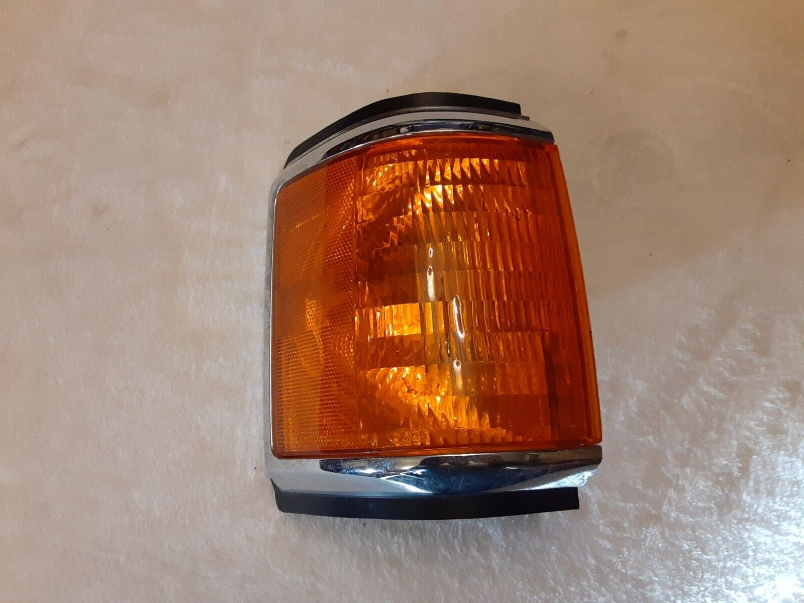 Vintage 1987-1991 Bronco F150-F350 Right Corner/Park Light Park Lamp-turn Signal