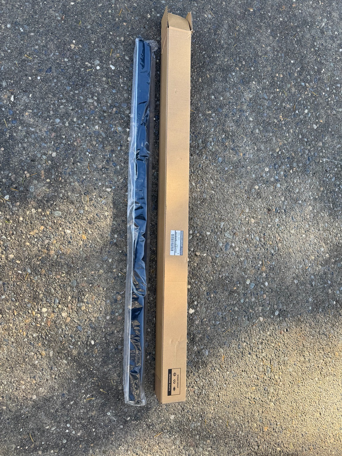 Nissan Skyline R32 Genuine OEM LH Door Window Felt Seal – 80835-04U00 – New