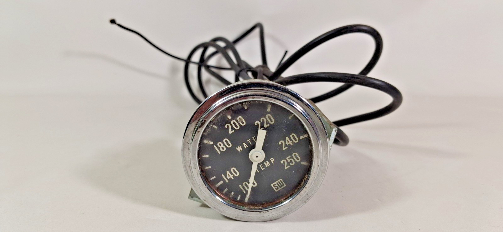 Vintage 1960s Stewart Warner 100 - 250 Degree Mechanical Water Temp 2-1/16