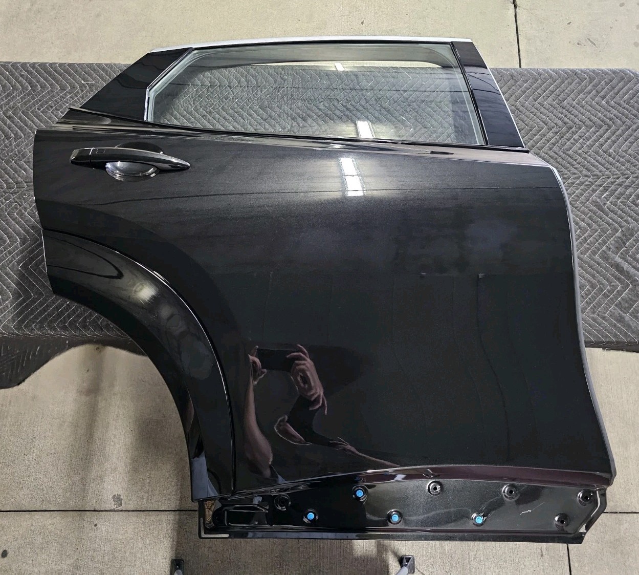 2023-26 Nissan Ariya Genuine Rear Right Door (NO SHIPPING)